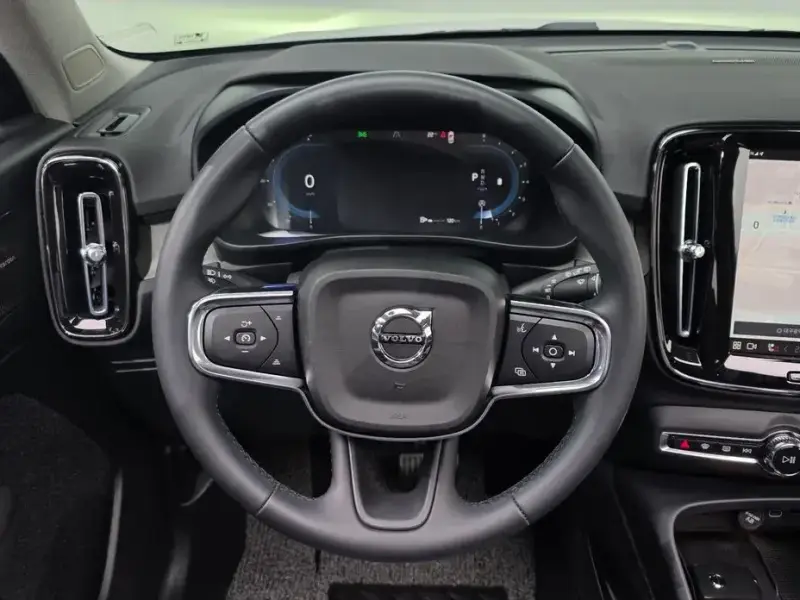 2023 Volvo XC40 с пробегом 14 386 км