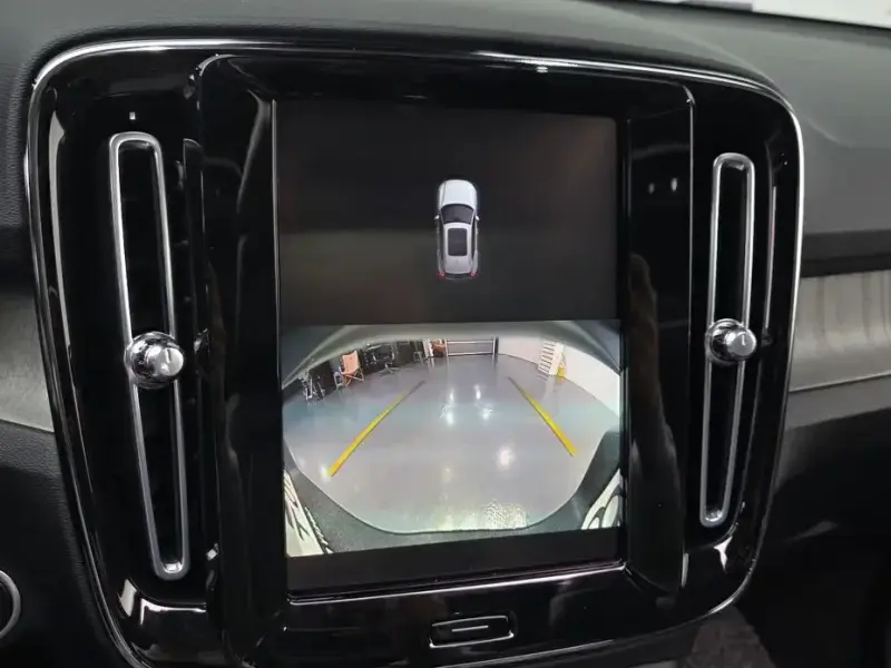 2023 Volvo XC40 с пробегом 14 386 км