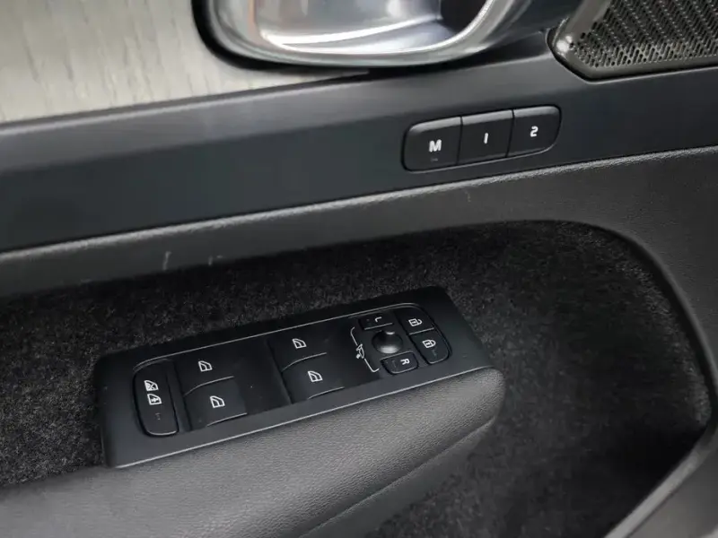2023 Volvo XC40 с пробегом 14 386 км