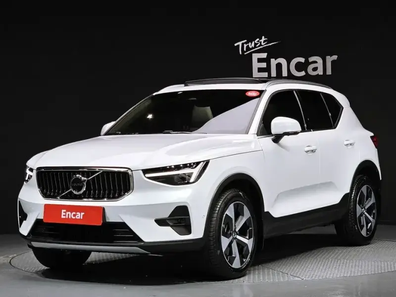 2025 Volvo XC40 с пробегом 6 832 км