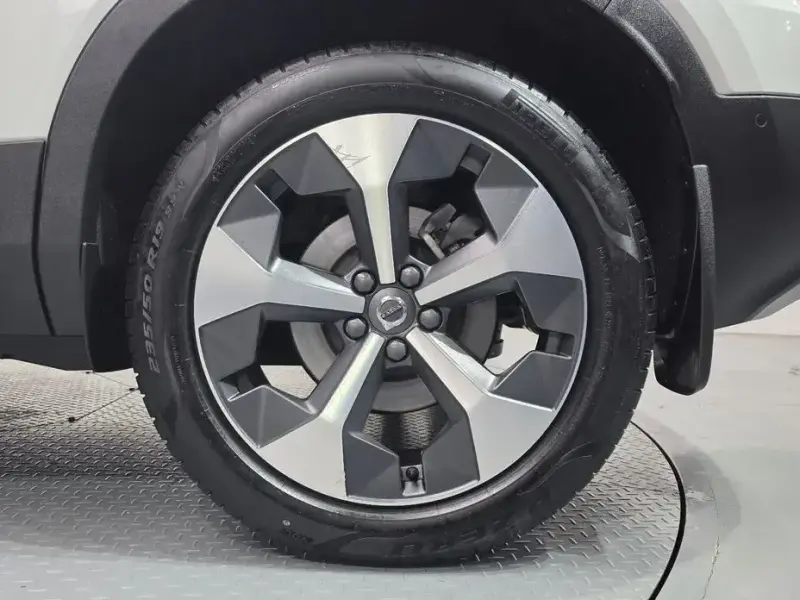 2023 Volvo XC40 с пробегом 14 386 км
