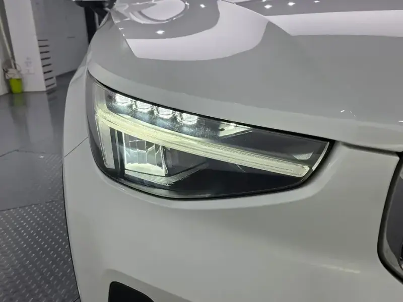 2023 Volvo XC40 с пробегом 14 386 км