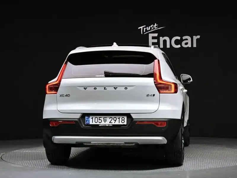 2025 Volvo XC40 с пробегом 6 832 км