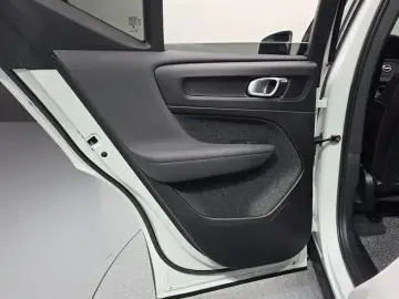 2023 Volvo XC40 с пробегом 14 386 км