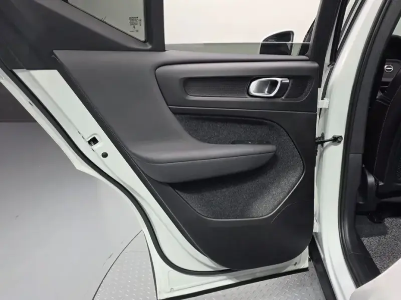 2023 Volvo XC40 с пробегом 14 386 км
