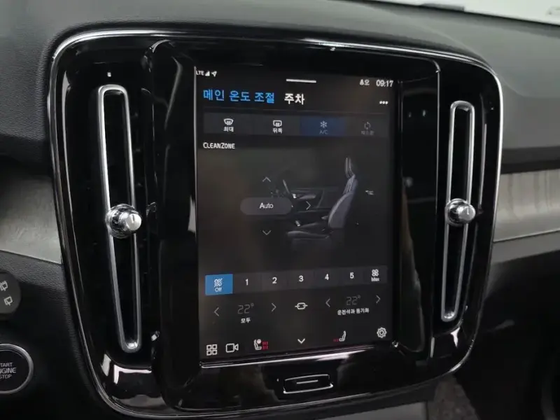 2023 Volvo XC40 с пробегом 14 386 км