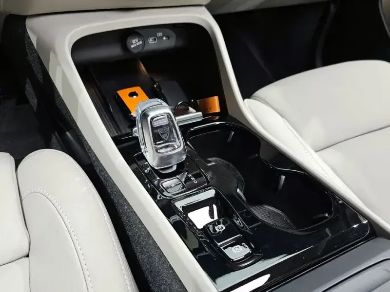 2025 Volvo XC40 с пробегом 6 832 км
