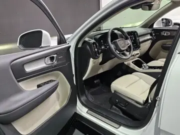 2025 Volvo XC40 с пробегом 6 832 км