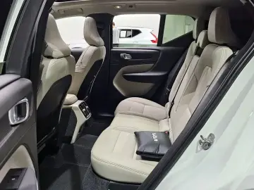 2025 Volvo XC40 с пробегом 6 832 км