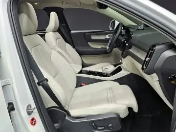 2025 Volvo XC40 с пробегом 6 832 км