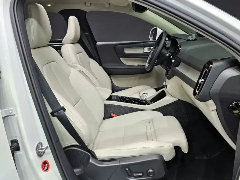 2025 Volvo XC40 с пробегом 6 832 км