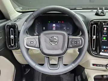 2025 Volvo XC40 с пробегом 6 832 км