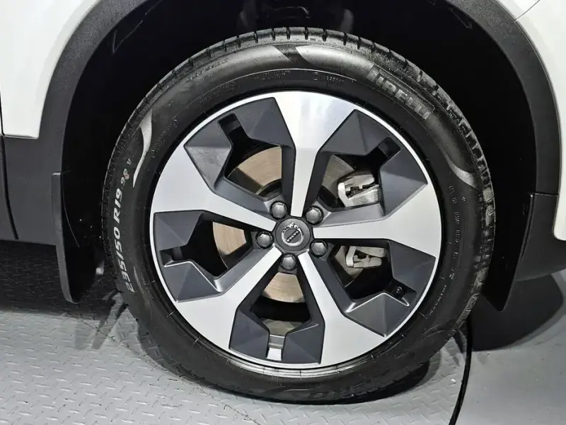 2025 Volvo XC40 с пробегом 6 832 км