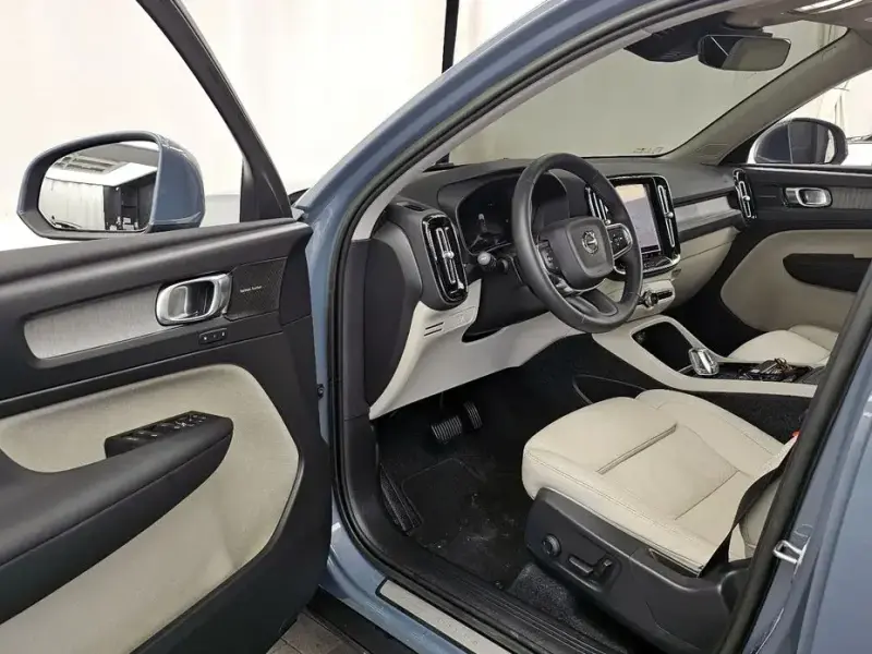 2022 Volvo XC40 с пробегом 10 823 км