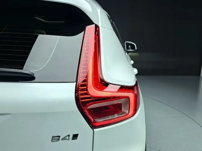 2025 Volvo XC40 с пробегом 6 832 км