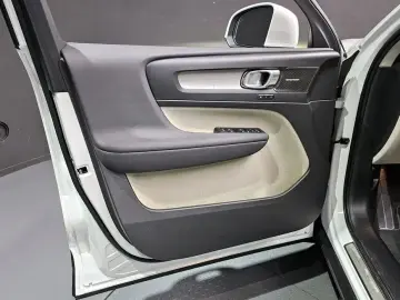 2025 Volvo XC40 с пробегом 6 832 км