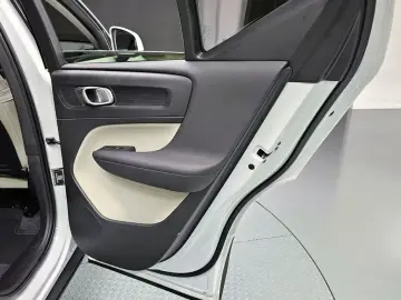 2025 Volvo XC40 с пробегом 6 832 км