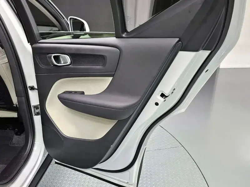 2025 Volvo XC40 с пробегом 6 832 км