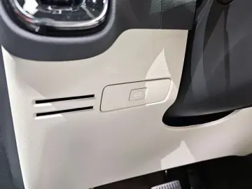 2025 Volvo XC40 с пробегом 6 832 км