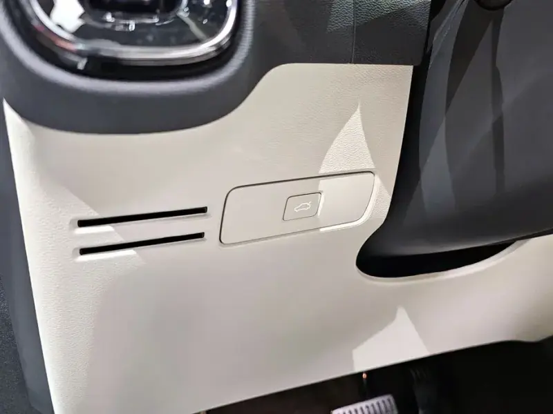 2025 Volvo XC40 с пробегом 6 832 км