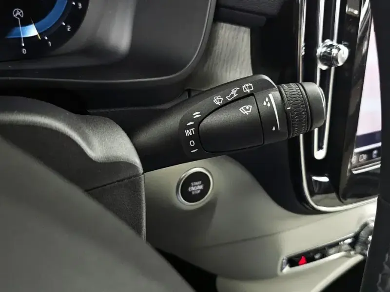 2022 Volvo XC40 с пробегом 10 823 км