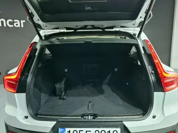 2025 Volvo XC40 с пробегом 6 832 км