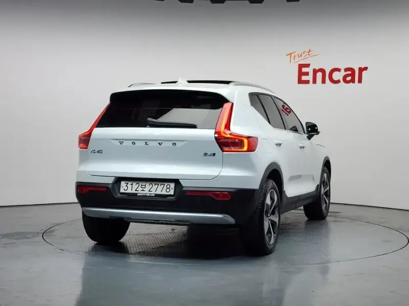 2023 Volvo XC40 с пробегом 21 167 км