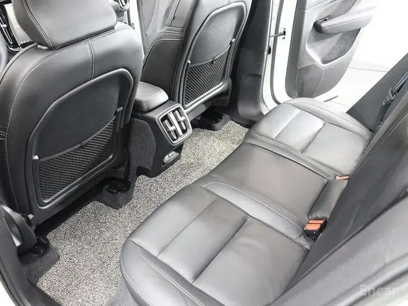 2023 Volvo XC40 с пробегом 14 385 км