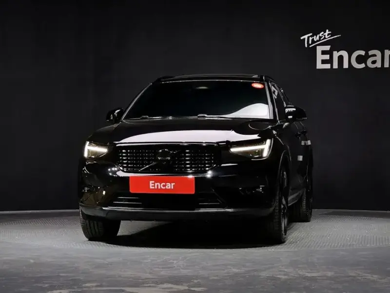 2025 Volvo XC40 с пробегом 9 327 км
