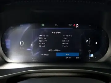 2025 Volvo XC40 с пробегом 9 327 км