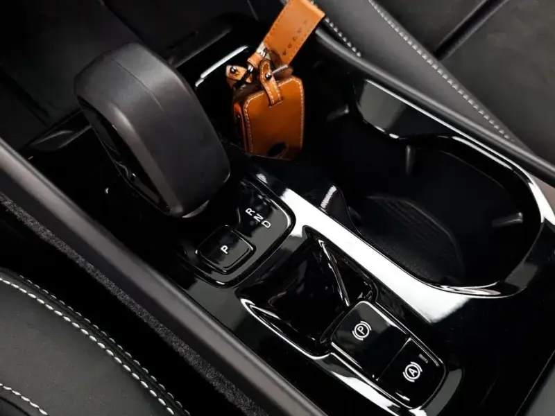 2025 Volvo XC40 с пробегом 9 327 км