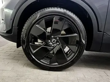 2025 Volvo XC40 с пробегом 9 327 км