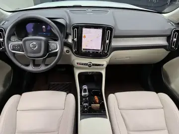 2025 Volvo XC40 с пробегом 7 897 км