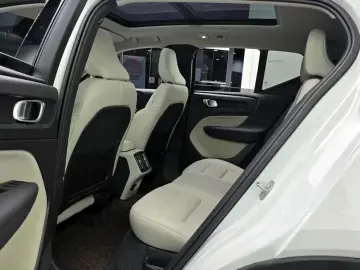2025 Volvo XC40 с пробегом 7 897 км