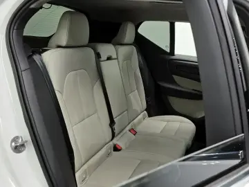 2025 Volvo XC40 с пробегом 7 897 км