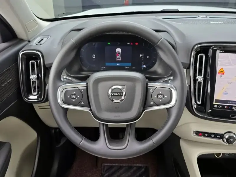 2025 Volvo XC40 с пробегом 7 897 км