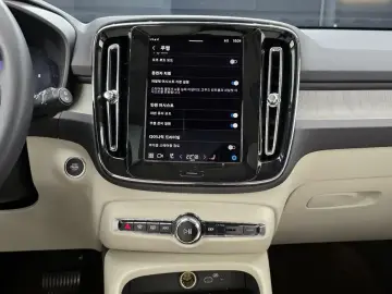 2025 Volvo XC40 с пробегом 7 897 км