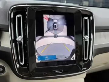 2025 Volvo XC40 с пробегом 7 897 км