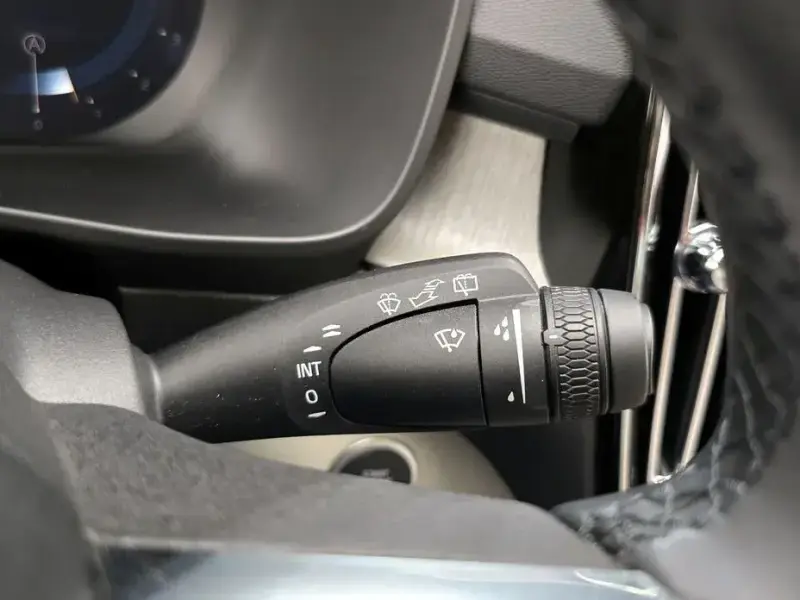 2025 Volvo XC40 с пробегом 7 897 км