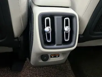 2025 Volvo XC40 с пробегом 7 897 км