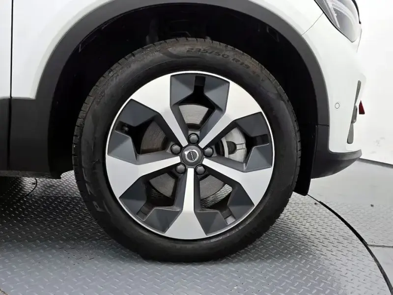 2025 Volvo XC40 с пробегом 7 897 км
