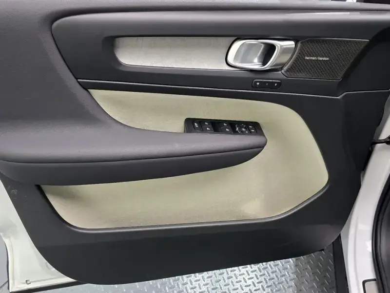 2025 Volvo XC40 с пробегом 7 897 км