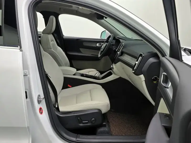 2025 Volvo XC40 с пробегом 7 897 км