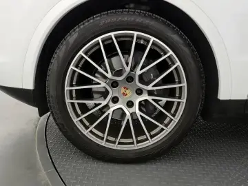 2023 Porsche Cayenne с пробегом 25 038 км