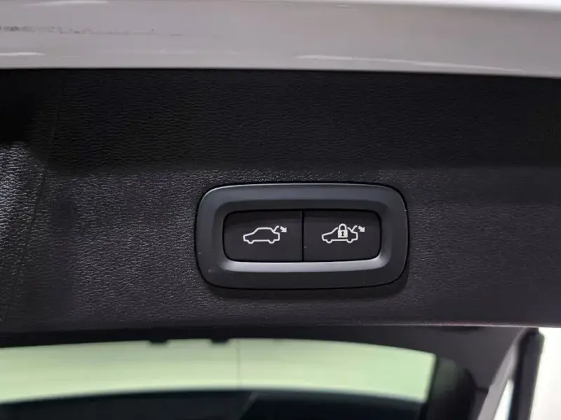 2025 Volvo XC40 с пробегом 7 897 км