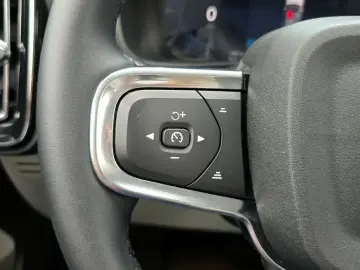 2025 Volvo XC40 с пробегом 7 897 км