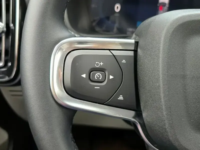 2025 Volvo XC40 с пробегом 7 897 км
