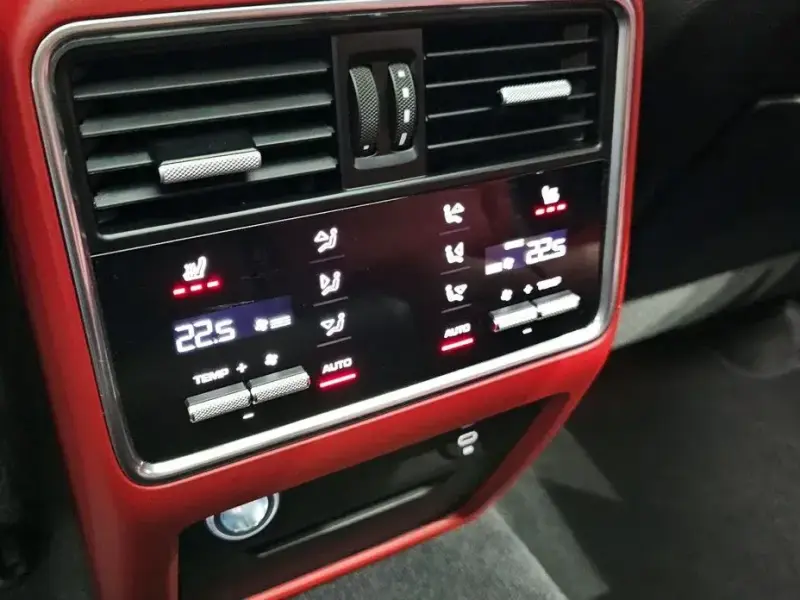 2023 Porsche Cayenne с пробегом 25 038 км