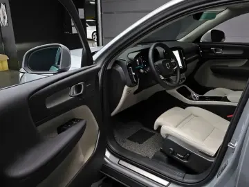 2024 Volvo XC40 с пробегом 10 194 км