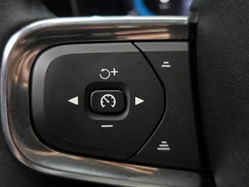 2024 Volvo XC40 с пробегом 10 194 км
